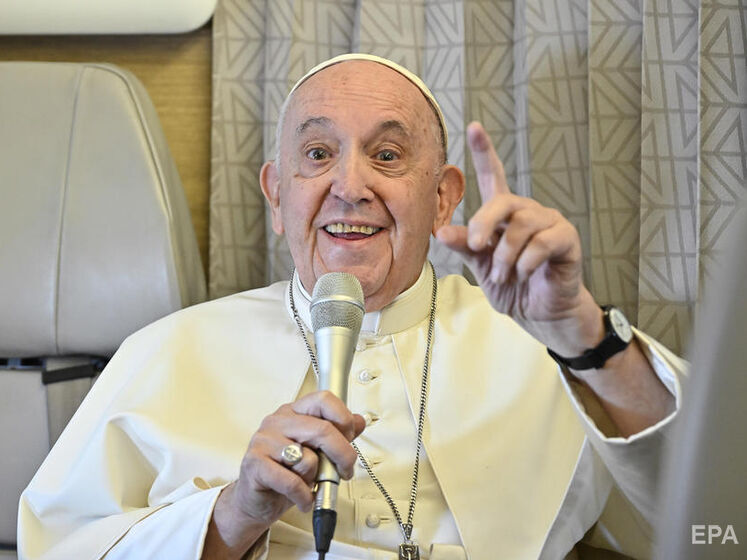 Папа римський заявив, що постачання зброї в Україну "морально прийнятне" для самооборони. Франциск закликав вести переговори, навіть якщо "пахне"