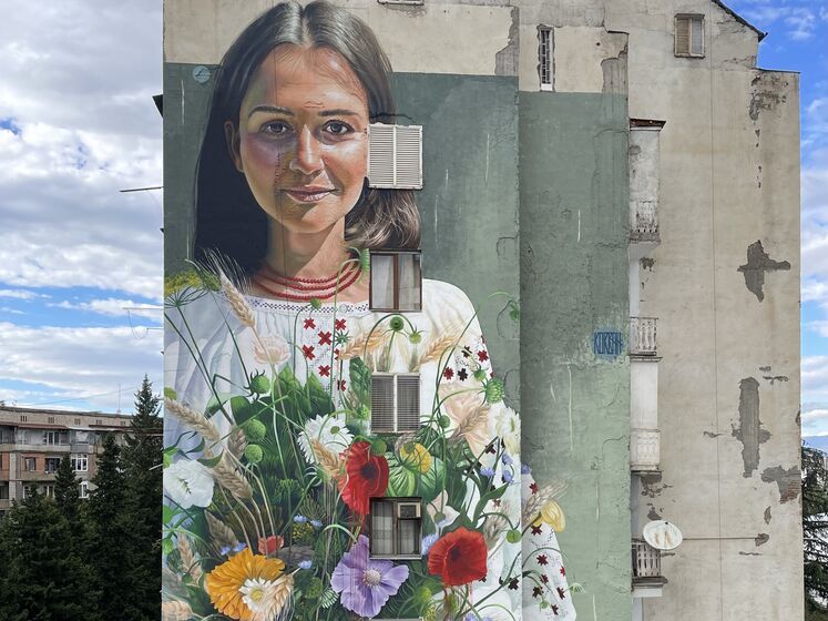 У Тбілісі український художник намалював мурал на підтримку України