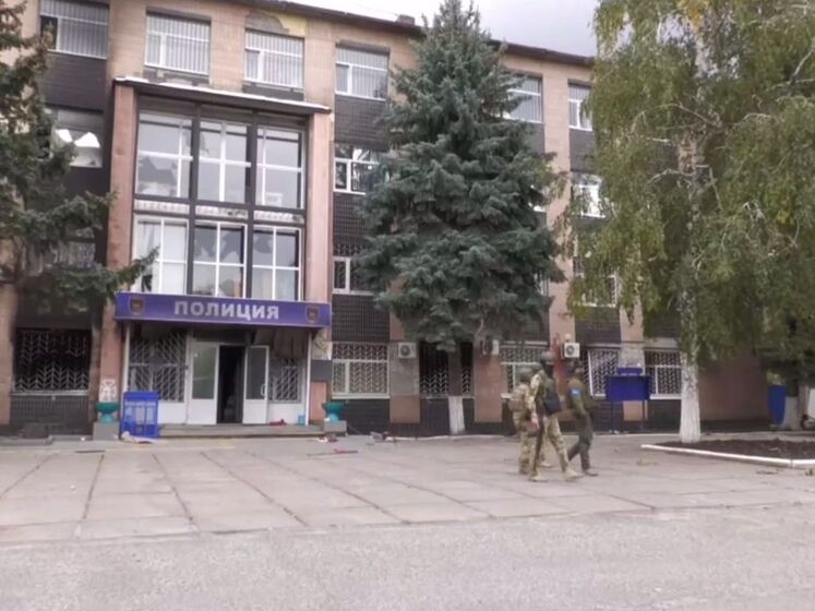 В'язні спали стоячи. СБУ розслідує факт облаштування окупантами "в'язниці" в Куп'янську Харківської області
