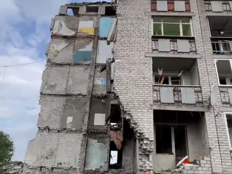 Омбудсмен України показав багатоповерхівку в Ізюмі, де внаслідок авіаудару окупантів загинуло 54 мирні жителі