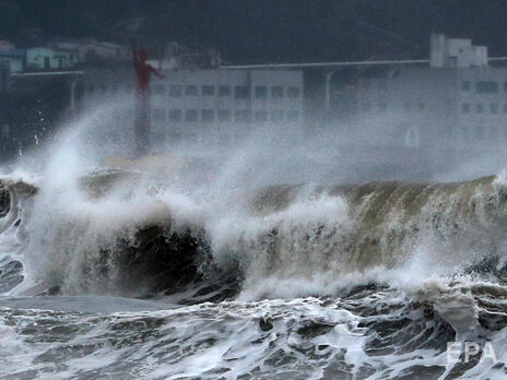 На юго-запад Японии обрушился тайфун 