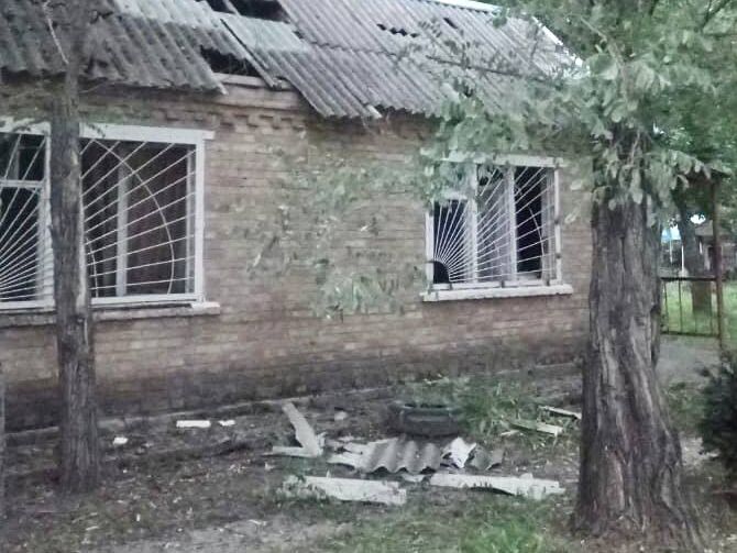 Російські військові вдарили по Нікопольському району Дніпропетровської області, одна людина загинула