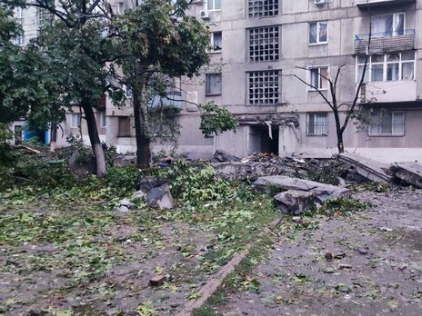 Россияне ударили по жилой многоэтажке