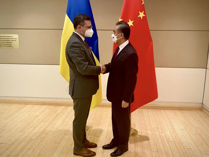 Кулеба зустрівся з главою МЗС Китаю – обговорили відносини між країнами