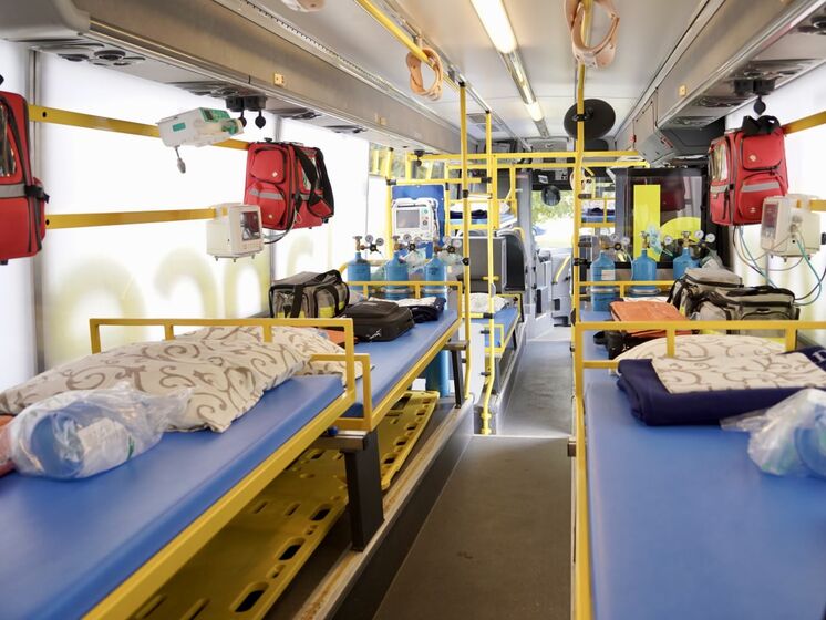 У Полтавській області створили унікальний евакуаційний автобус для перевезення поранених військових