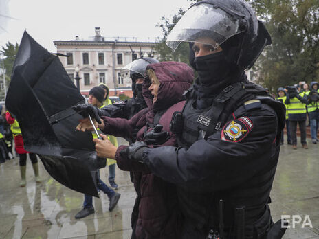 В городах России жестко задерживают протестующих против мобилизации. Фоторепортаж