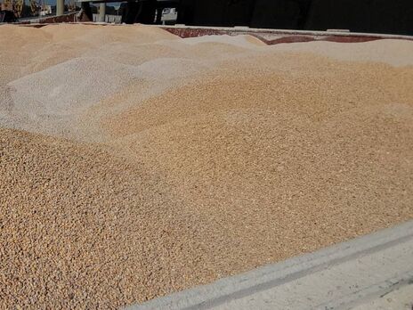 Експорт українського зерна менший від очікуваного, зазначає Reuters