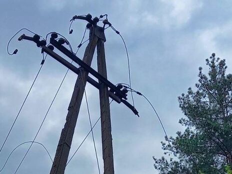 Аварійні бригади "ДТЕК Дніпровські електромережі" оперативно чинять пошкоджені ворогом лінії та обладнання, наголосили в компанії.