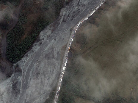 Maxar Technologies опубликовала спутниковый снимок большой пробки на границе России и Грузии