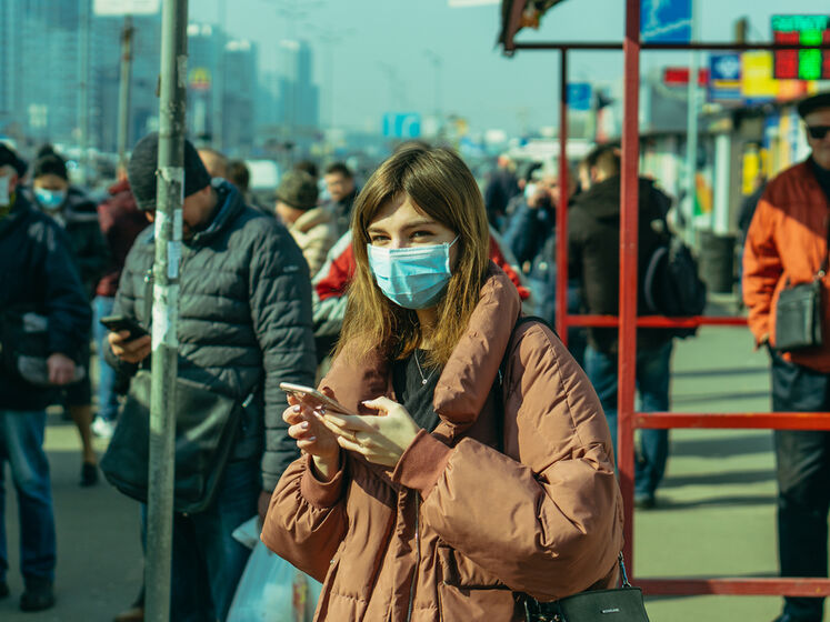 Влада Києва рекомендує знову надівати маски в публічних місцях