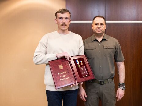 Герой України Прокопенко (ліворуч) 3 жовтня у Туреччині отримав орден "Золота зірка"