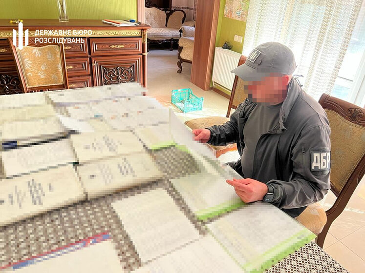 Списки полонених і документи з даними. ДБР виявило біля Лимана Донецької області штаб окупантів