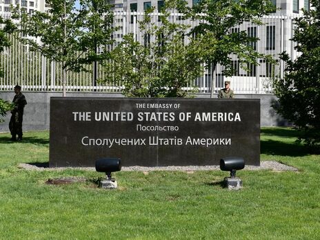 Продолжающиеся удары России по Украине представляют прямую угрозу гражданскому населению, предупредили в посольстве США