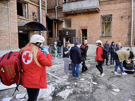 У Червоному Хресті наголосили, що їхні представники й надалі допомагають українцям