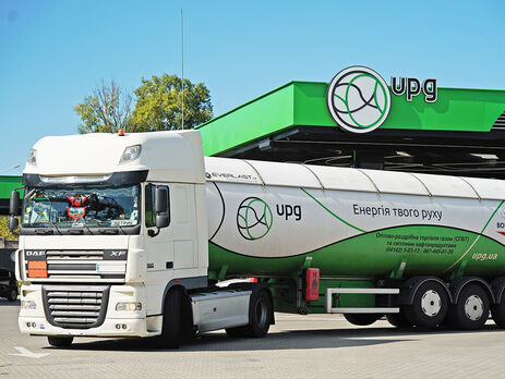 Для оптимізації витрат на транспортування пального шляхами Євросоюзу UPG використовує власні локомотиви та вантажні вагони-цистерни для перевезення нафтопродуктів