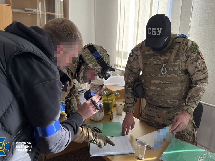 У Куп'янську Харківської області СБУ і ДБР затримали жінку, яка збирала "податки" з місцевого населення
