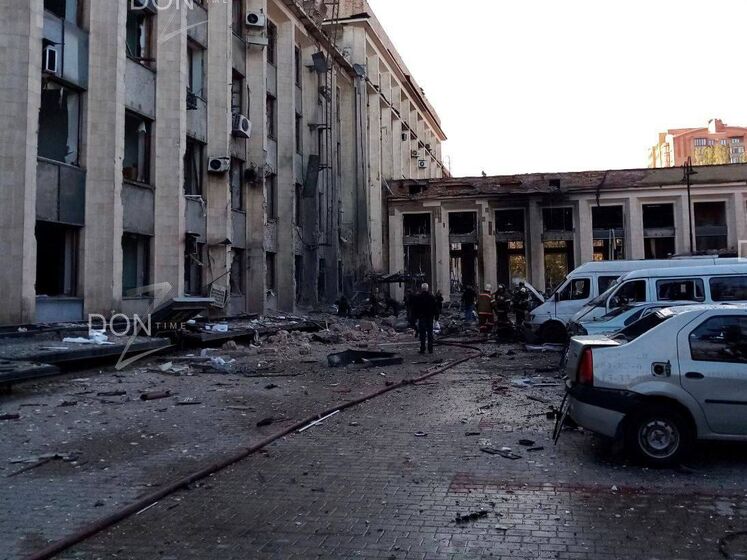В окупованому Донецьку пролунали вибухи, пошкоджено будівлю "мерії"