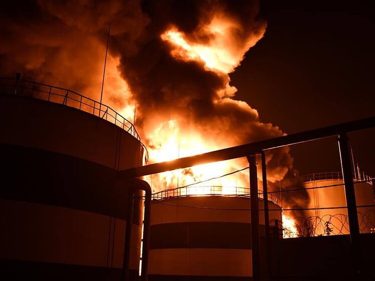 В результате атаки дронов в Николаеве произошел пожар на фармацевтическом складе и резервуарах с подсолнечным маслом – мэр