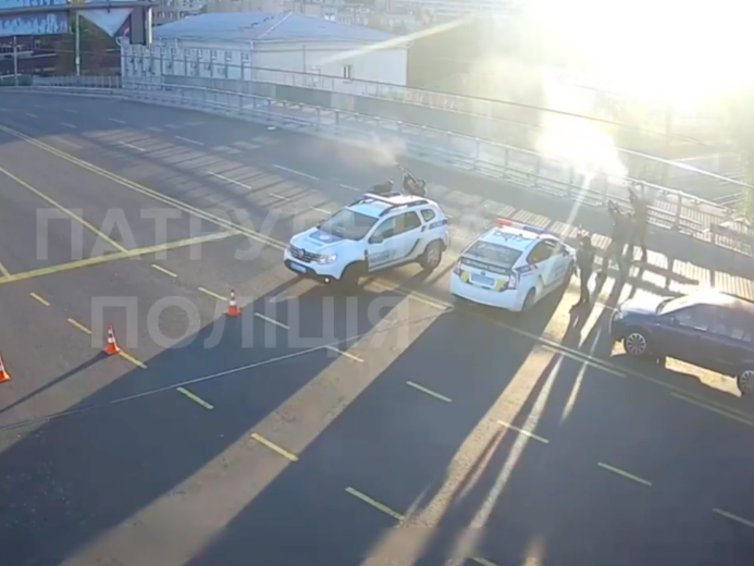 Поліція показала, як збивала дрон-камікадзе над Києвом з автоматів. Відео