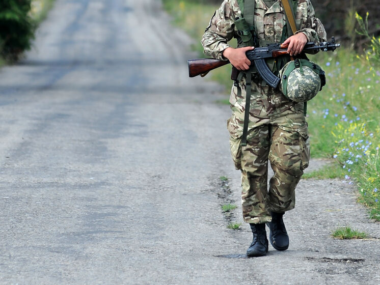 Золкин: Российские зэки, нанятые воевать в Украине, не становятся свободными. Их в автозаках везут на передовую, а оружие дают уже только на передовой