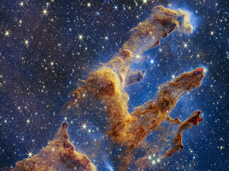 На изображении видны трехмерные столбы в туманности Орла, которые состоят из холодного межзвездного газа и пыли