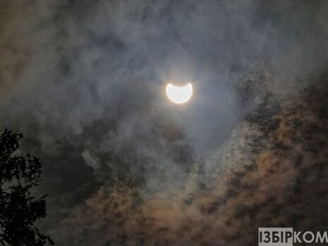 В Україні й низці країн Європи, Африки та Азії спостерігали часткове сонячне затемнення. Фоторепортаж