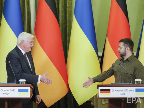 Штайнмаєр пообіцяв Зеленському невдовзі передати в Україну нові гаубиці та системи залпового вогню