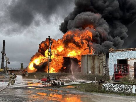 У Шахтарську горить нафтобаза окупантів