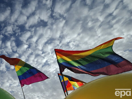 "Российская ЛГБТ-сеть" заявила, что документ о "пропаганде" однополых отношений "дискриминирует и унижает достоинство"