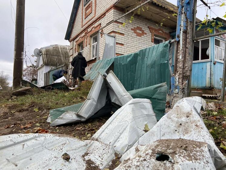 Окупанти з "Градів" та артилерії 152-мм калібру обстріляли вранці центр села в Сумській області, в один із будинків залетів снаряд і не розірвався – ОВА
