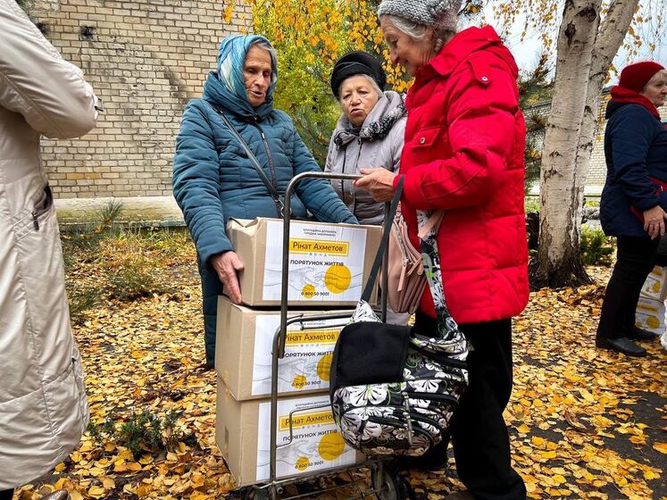 Переселенці у Миколаївській області отримали 1,8 тис. наборів із продуктами від Фонду Ріната Ахметова