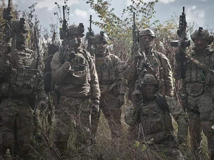 "Мародеры даже не прятались". Украинские военные во время воздушной разведки сняли российских оккупантов