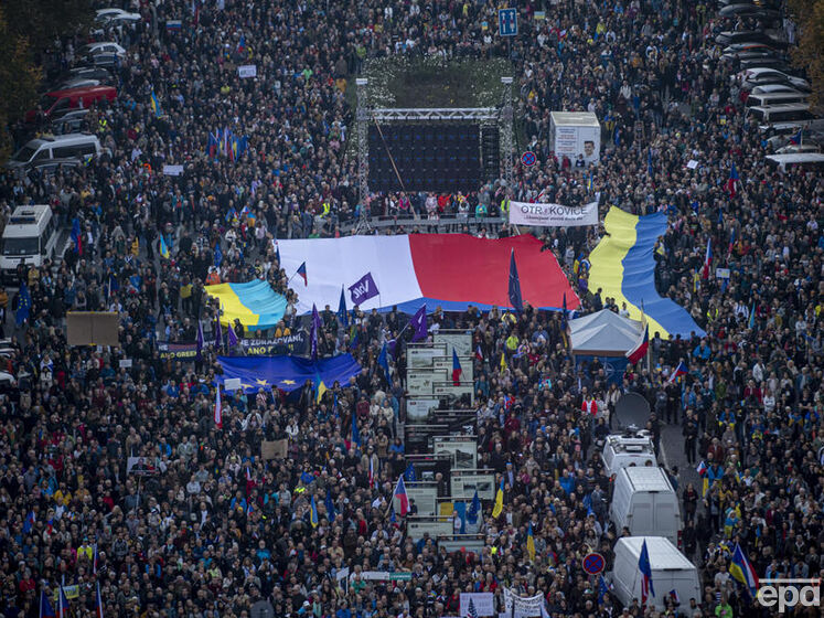Участники митинга в Праге поддержали Украину, перед ними выступила Зеленская