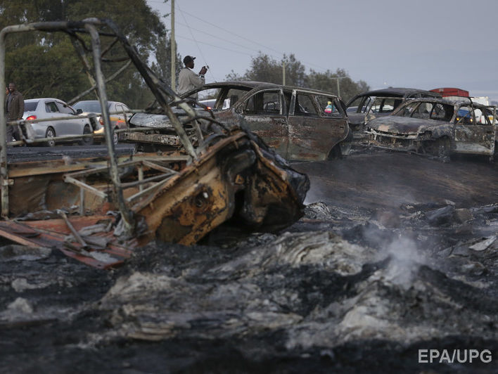 В Кении автоцистерна с газом протаранила автомобили и взорвалась, погибло 33 человека