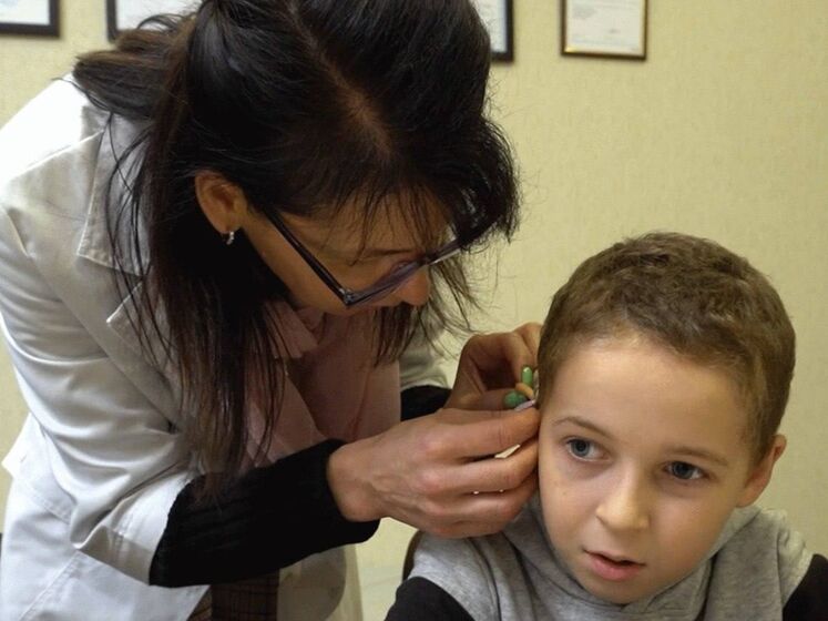 В Фонде Рината Ахметова рассказали историю семилетнего Ромы из Николаева, который получил слуховые аппараты благодаря проекту "Теперь я слышу"