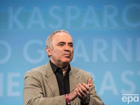 Каспаров: Путін стає тягарем, бо він програє