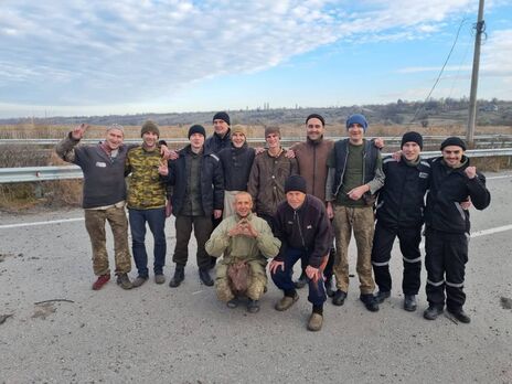 74 освобожденных защитники завода "Азовсталь" в Мариуполе