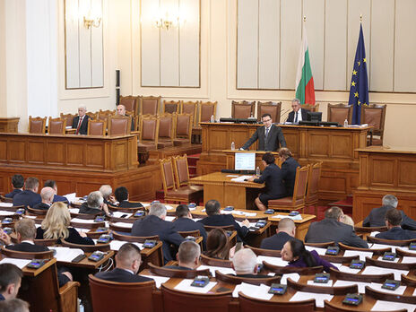 Болгарський парламент проголосував за постачання важкого озброєння Україні