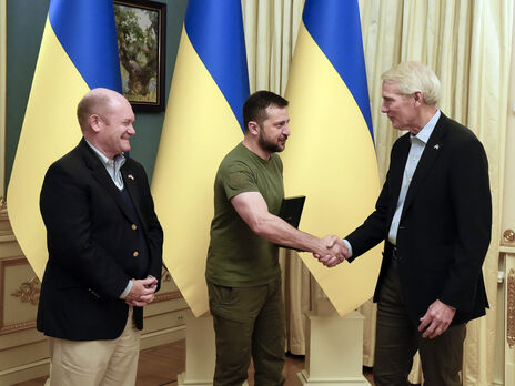 В Киев приезжали американские сенаторы Портман и Кунс. Они заверили, что двухпартийная поддержка Украины будет продолжаться