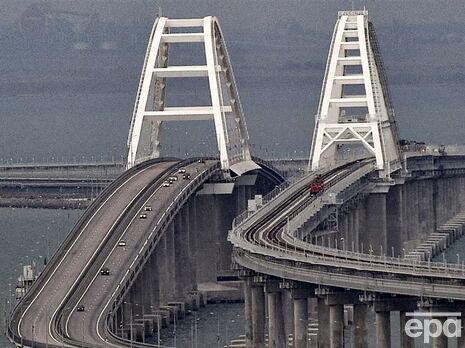 Російські окупанти планують відновити рух Кримським мостом у грудні