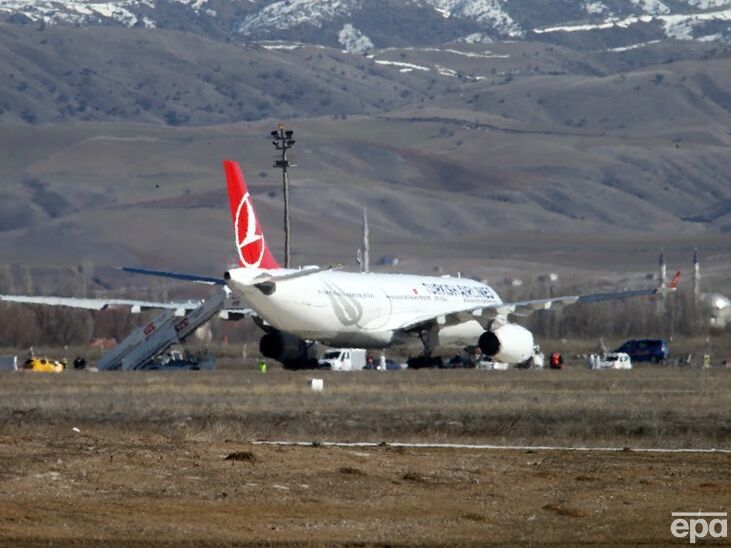 Літак "Стамбул – Єкатеринбург" аварійно сів у Сочі, російські ЗМІ повідомили про розгерметизацію салону