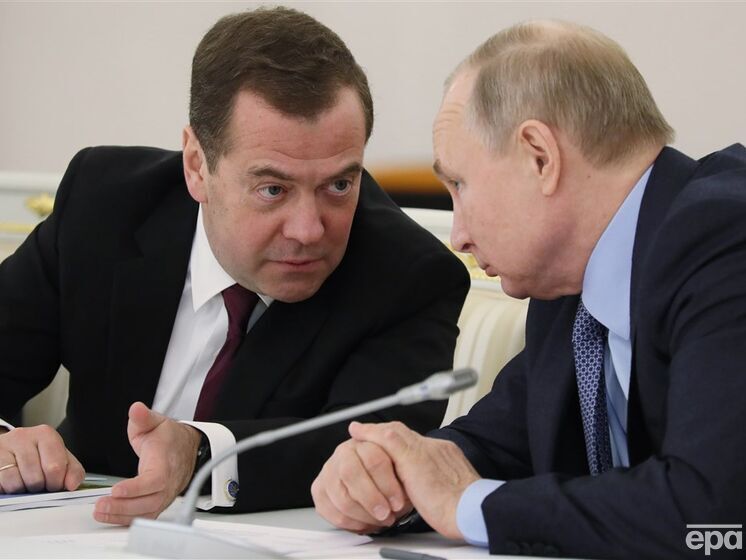 Касьянов: Медведев демонстрирует ястребиную позицию, чтобы нравиться Путину. Думаю, он сильно пьет