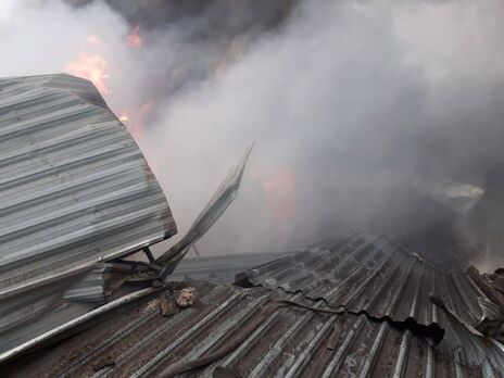 У Куп'янську внаслідок обстрілу сталася пожежа в будівлі магазину