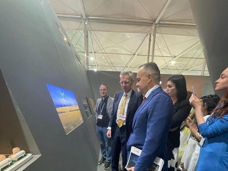 Помощник госсекретаря США Пайетт посетил украинский павильон на COP27 вместе с главой ДТЭК Тимченко