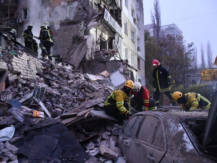В Николаеве продолжают извлекать тела погибших из-под завалов пятиэтажки. Число жертв достигло семи