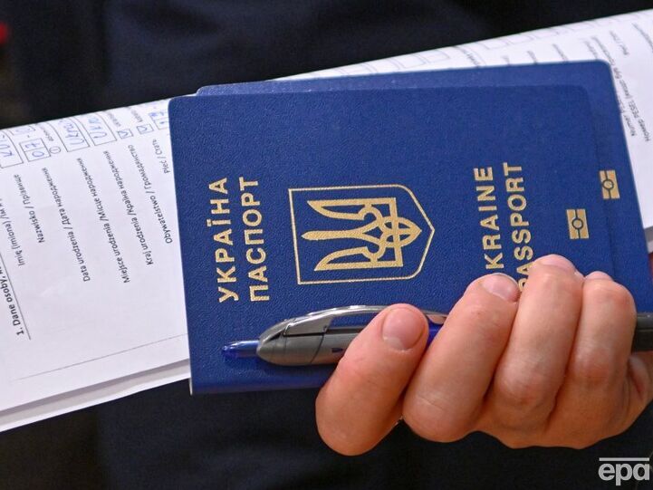 Українцям спростили процедуру видавання документів для повернення в Україну