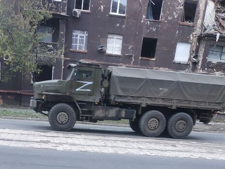 Російські військові з Херсонської області прибувають до Маріуполя, розповів Андрющенко