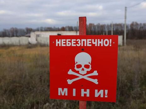 На освобожденной от оккупантов территории Херсонской области много мин, предупреждают украинские власти и правоохранители