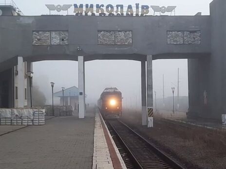 У першому потягу до Миколаєва приїхали, окрім звичайних пасажирів, журналісти і групи волонтерів