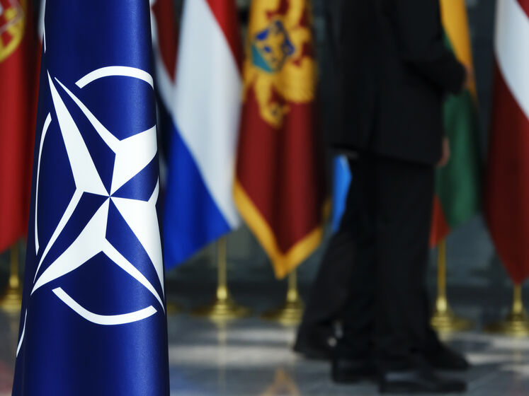 "Тесно координируем действия с польскими властями". В НАТО отреагировали на падение ракет на территории Польши
